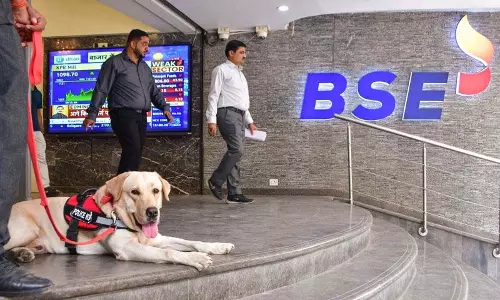 कोटक बैंक व समझौता अनिश्चितता से बाजार में शुरुआती गिरावट