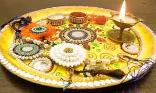 Rakshabandhan: बहनें राखी की थाली में जरूर रखें ये 5 चीजें, चमक जाएगी भाई की किस्मत Rakshabandhan: बहनें राखी की थाली में जरूर रखें ये 5 चीजें, चमक जाएगी भाई की किस्मत