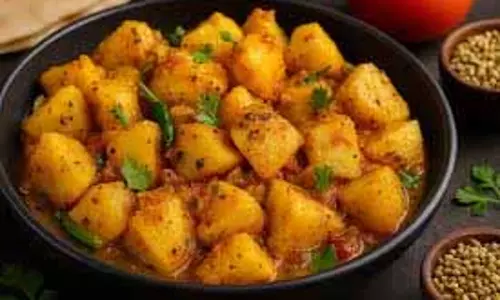 Achari Aloo Sabzi Recipe: मिनटों में बनाएं खट्टी-तीखी अचारी आलू की सब्जी Achari Aloo Sabzi Recipe: मिनटों में बनाएं खट्टी-तीखी अचारी आलू की सब्जी