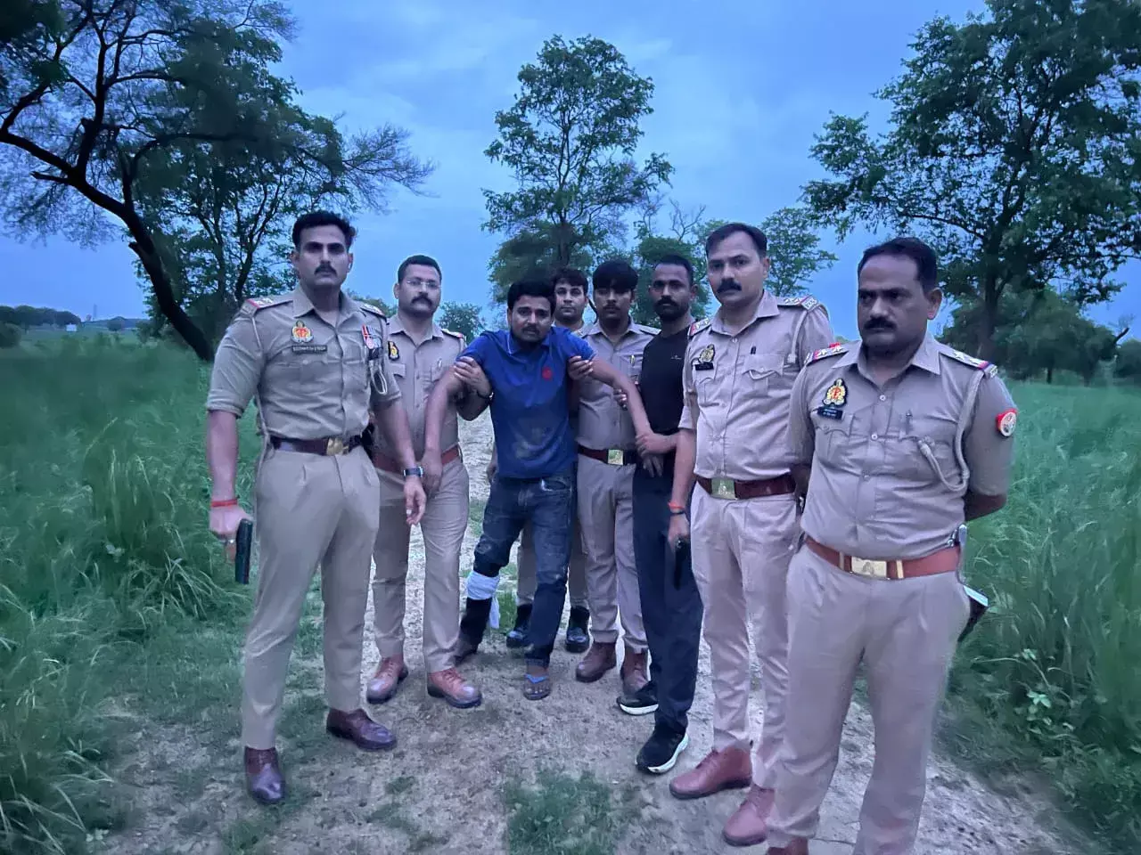 Kaushambi: फरार इनामी अपराधी मुठभेड़ में गिरफ्तार, हत्या का था आरोपी Kaushambi: फरार इनामी अपराधी मुठभेड़ में गिरफ्तार, हत्या का था आरोपी