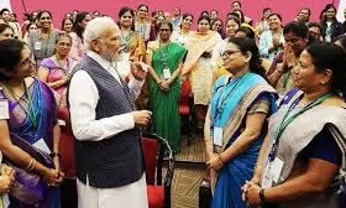राष्ट्र ने एक छोटे शहर के दूरदर्शी की सराहना की राष्ट्र ने एक छोटे शहर के दूरदर्शी की सराहना की