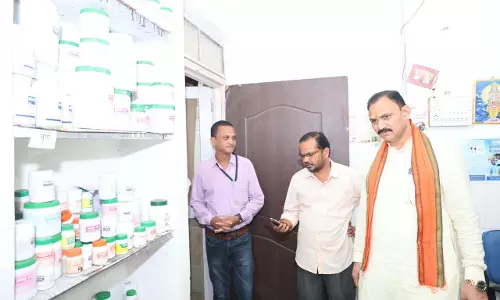 स्वास्थ्य मंत्री श्याम बिहारी जायसवाल ने प्राथमिक स्वास्थ्य केंद्र बंजारीडाड का किया आकस्मिक निरीक्षण