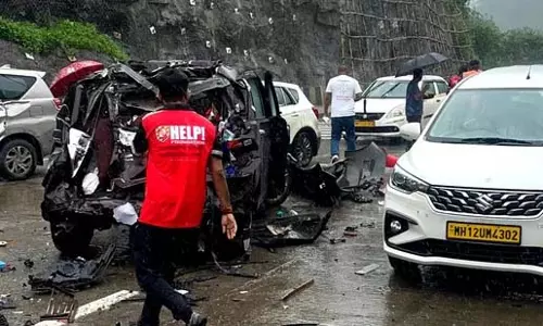 20 गाड़ियों की टक्कर, डैशकैम में कैद हुआ ट्रक की लापरवाही का मंजर 20 गाड़ियों की टक्कर, डैशकैम में कैद हुआ ट्रक की लापरवाही का मंजर