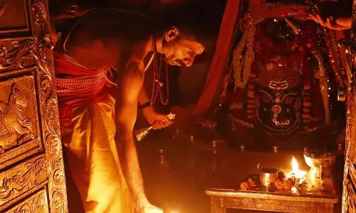 तीसरा सावन सोमवार 2025: महाकाल ने भगवान गणेश अवतार का शृंगार किया, हजारों की भीड़ मंदिर में तीसरा सावन सोमवार 2025: महाकाल ने भगवान गणेश अवतार का शृंगार किया, हजारों की भीड़ मंदिर में