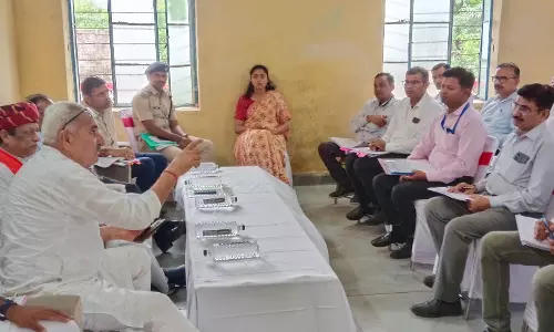 Jaipur: जिला प्रभारी मंत्री और सचिव ने की जनकल्याणकारी योजनाओं की समीक्षा