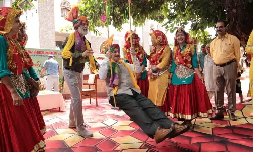 Kurukshetra विश्वविद्यालय हरियाली तीज उत्सव के साथ हरियाणवी परंपराओं का जश्न मनाता Kurukshetra विश्वविद्यालय हरियाली तीज उत्सव के साथ हरियाणवी परंपराओं का जश्न मनाता