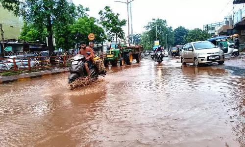 कर्नाटक बारिश : बीदर शहर में लगातार पांच दिनों से बारिश, कई गड्ढे कर्नाटक बारिश : बीदर शहर में लगातार पांच दिनों से बारिश, कई गड्ढे