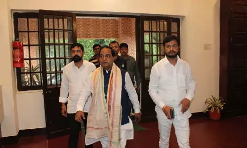 Odisha : मंत्री कृष्ण चंद्र पात्रा से भूमि धोखाधड़ी मामले में 25 लाख की ठगी Odisha : मंत्री कृष्ण चंद्र पात्रा से भूमि धोखाधड़ी मामले में 25 लाख की ठगी