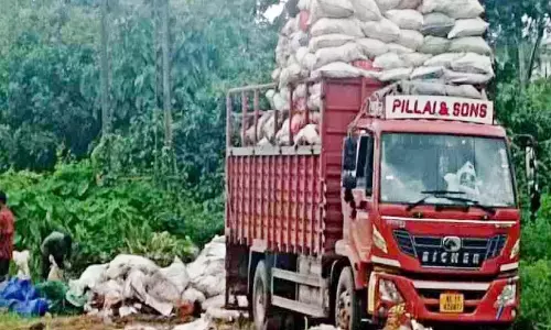 Kerala : पट्टियप्पन थारिश में कचरे के ढेर को साफ किया गया Kerala : पट्टियप्पन थारिश में कचरे के ढेर को साफ किया गया
