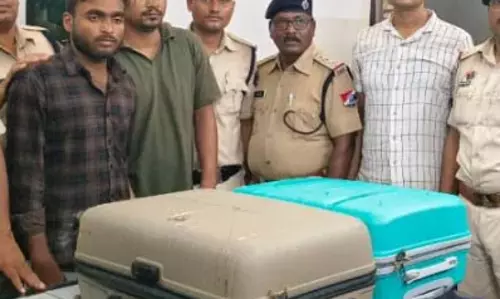 सारनाथ एक्सप्रेस ट्रेन से गांजा जब्त, दो युवक अरेस्ट