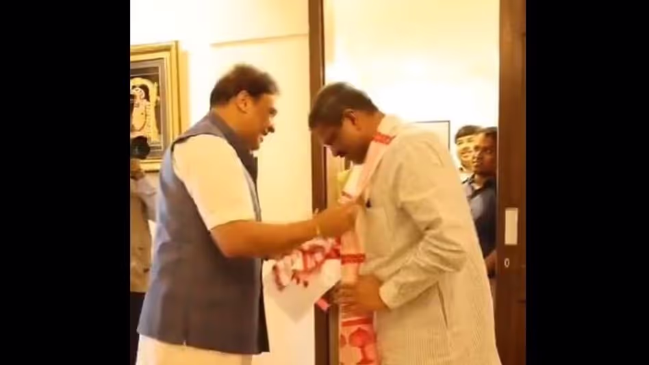 हिमंत ने धर्मेंद्र प्रधान के साथ Assam की शिक्षा प्रगति पर चर्चा की हिमंत ने धर्मेंद्र प्रधान के साथ Assam की शिक्षा प्रगति पर चर्चा की