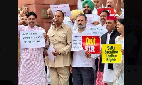 SIR मुद्दे पर विपक्ष के विरोध का नेतृत्व सोनिया, खड़गे, राहुल और अखिलेश ने किया SIR मुद्दे पर विपक्ष के विरोध का नेतृत्व सोनिया, खड़गे, राहुल और अखिलेश ने किया