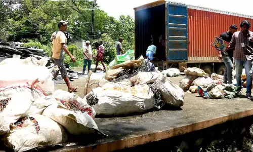 GST से बचने के लिए जाली दस्तावेजों का इस्तेमाल कर ई-कचरे की तस्करी करने वाला व्यक्ति गिरफ्तार GST से बचने के लिए जाली दस्तावेजों का इस्तेमाल कर ई-कचरे की तस्करी करने वाला व्यक्ति गिरफ्तार
