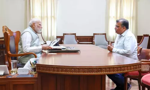 महाराष्ट्र BJP अध्यक्ष का पदभार संभालने के बाद रवींद्र चव्हाण ने नई दिल्ली में PM Modi से मुलाकात की महाराष्ट्र BJP अध्यक्ष का पदभार संभालने के बाद रवींद्र चव्हाण ने नई दिल्ली में PM Modi से मुलाकात की