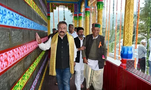 Minister ने अधिकारियों को सेब सीजन के दौरान उचित सड़क संपर्क सुनिश्चित करने का निर्देश दिया Minister ने अधिकारियों को सेब सीजन के दौरान उचित सड़क संपर्क सुनिश्चित करने का निर्देश दिया
