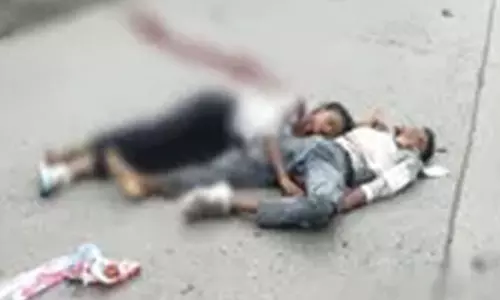 एक बाइक में सवार थे 3 लड़कियां और युवक, ट्रेलर की ठोकर से एक की मौत