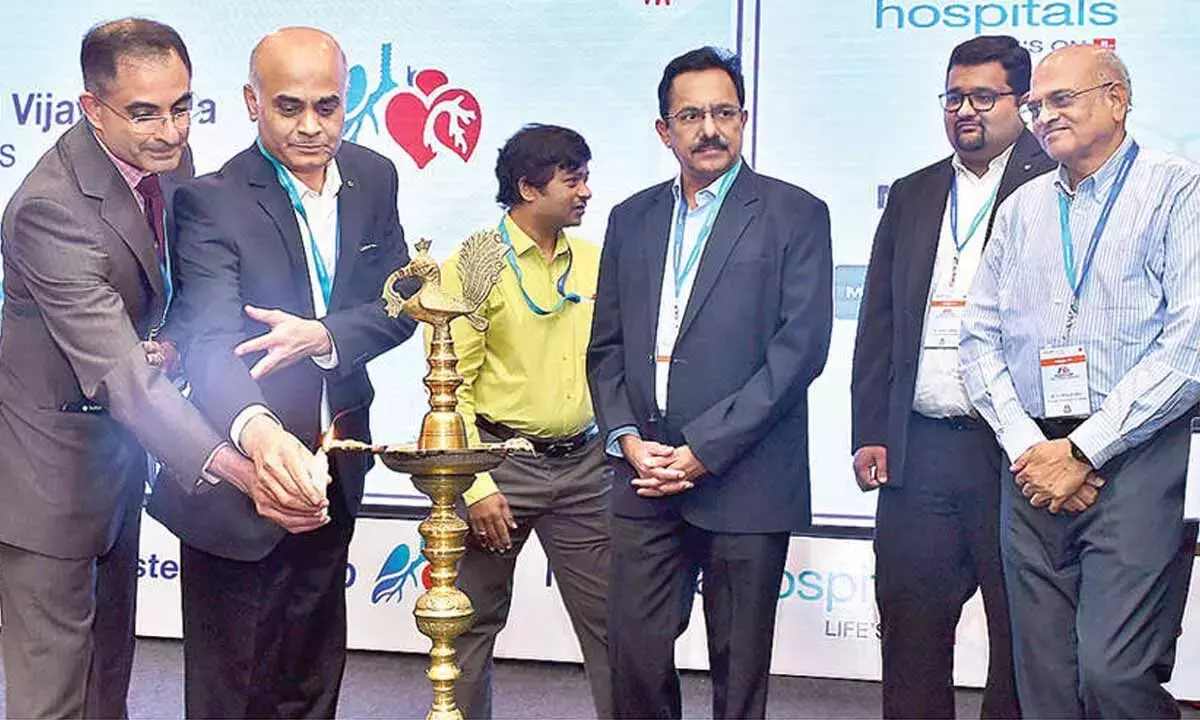 क्रिटिकल केयर विशेषज्ञों से ECMO में निपुणता हासिल करने का आग्रह