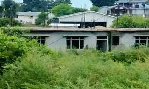 Himachal: चार साल बाद भी अधूरा है पंचायत भवन Himachal: चार साल बाद भी अधूरा है पंचायत भवन