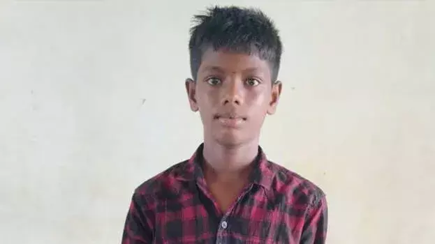 Kerala: मोबाइल न मिलने पर आठवीं के छात्र ने की आत्महत्या, परिवार में मातम Kerala: मोबाइल न मिलने पर आठवीं के छात्र ने की आत्महत्या, परिवार में मातम