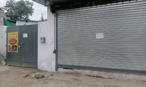 Ludhiana MC ने गिल रोड के पास अवैध शराब की दुकान सील की