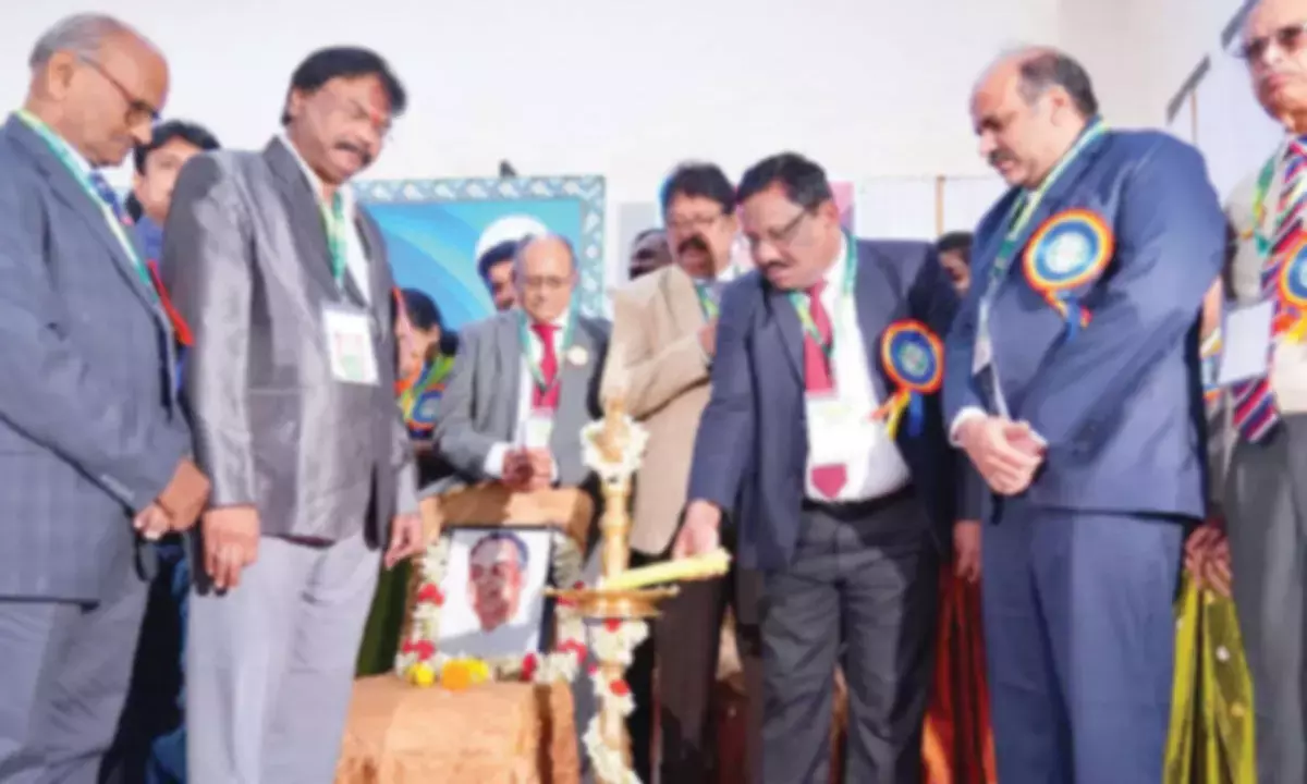 Andhra: डॉक्टरों के लिए निरंतर चिकित्सा शिक्षा पर जोर दिया गया Andhra: डॉक्टरों के लिए निरंतर चिकित्सा शिक्षा पर जोर दिया गया