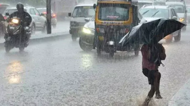 Kerala: मौसम विभाग का अलर्ट: तेज हवाओं के साथ भारी बारिश की चेतावनी Kerala: मौसम विभाग का अलर्ट: तेज हवाओं के साथ भारी बारिश की चेतावनी