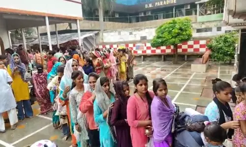 Farrukhabad: तीसरे सोमवार को मंदिरों में गूंजा ‘हर-हर महादेव’