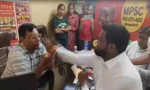 कोचिंग सेंटर प्रमुख पर MNS कार्यकर्ताओं ने किया हमला कोचिंग सेंटर प्रमुख पर MNS कार्यकर्ताओं ने किया हमला