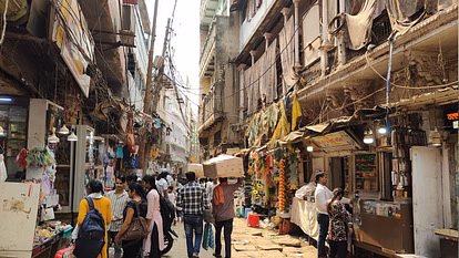 Varanasi: दालमंडी चौड़ीकरण में मस्जिद पर कार्रवाई का विरोध