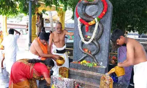 Srisailam में नागा चविथी पूजा