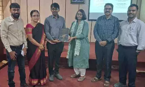 Nalgonda जिला खाद्य सुरक्षा अधिकारी शिवशंकर रेड्डी को ओयू डॉक्टरेट की उपाधि मिली