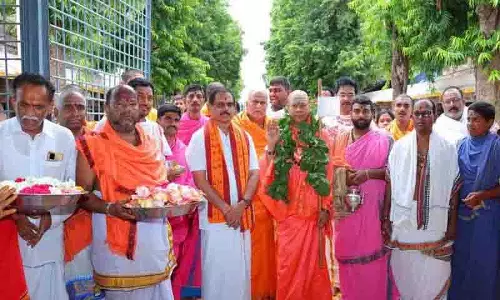Srisailam Mallanna मल्लन्ना सेवा जगद्गुरु पीठ के प्रमुख हैं Srisailam Mallanna मल्लन्ना सेवा जगद्गुरु पीठ के प्रमुख हैं