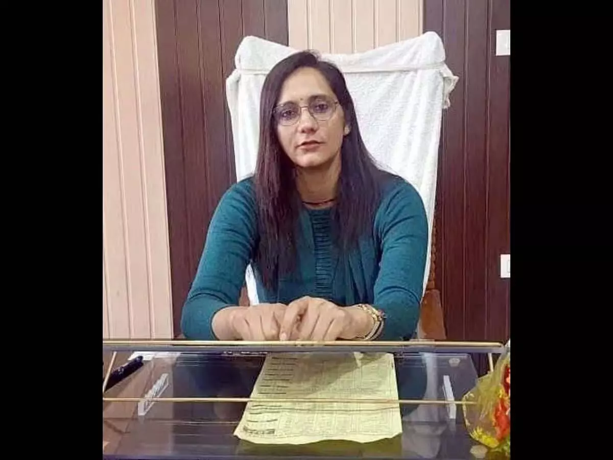 महिला SDM से रंगदारी मांगी गई महिला SDM से रंगदारी मांगी गई
