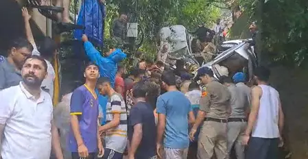 फिर मची तबाही: फ्लैश फ्लड से दो लोगों की मौत, कई वाहन क्षतिग्रस्त फिर मची तबाही: फ्लैश फ्लड से दो लोगों की मौत, कई वाहन क्षतिग्रस्त