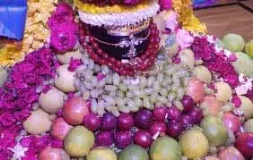 Dhanbad News : भुईफोड़ मंदिर में बाबा भोलेनाथ का ताजे फलों से शृंगार किया गया Dhanbad News : भुईफोड़ मंदिर में बाबा भोलेनाथ का ताजे फलों से शृंगार किया गया