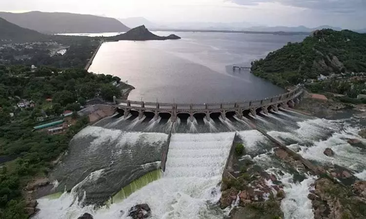 Tamil Nadu : मेट्टूर बांध का जल प्रवाह 1,10,500 घन फीट प्रति सेकंड है Tamil Nadu : मेट्टूर बांध का जल प्रवाह 1,10,500 घन फीट प्रति सेकंड है