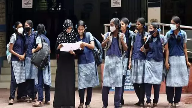 33 अंक लाने पर SSLC पास: सरकार के फैसले से असंतोष; बुद्धिजीवियों ने CM को लिखा पत्र 33 अंक लाने पर SSLC पास: सरकार के फैसले से असंतोष; बुद्धिजीवियों ने CM को लिखा पत्र