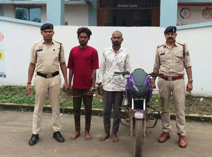 खरोरा इलाके में बाइक चोर गिरफ्तार खरोरा इलाके में बाइक चोर गिरफ्तार