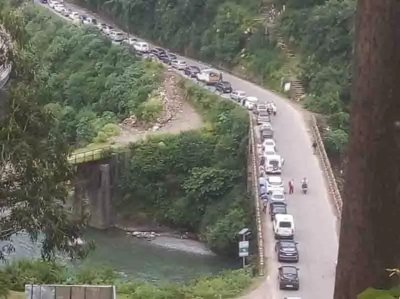 यातायात समस्या, Baijnath, पपरोला के स्थानीय लोग बाईपास निर्माण की मांग कर रहे यातायात समस्या, Baijnath, पपरोला के स्थानीय लोग बाईपास निर्माण की मांग कर रहे