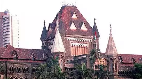 हाईकोर्ट ने अवैध स्कूल बंद करने और अनाधिकृत इमारत गिराने का आदेश दिया हाईकोर्ट ने अवैध स्कूल बंद करने और अनाधिकृत इमारत गिराने का आदेश दिया