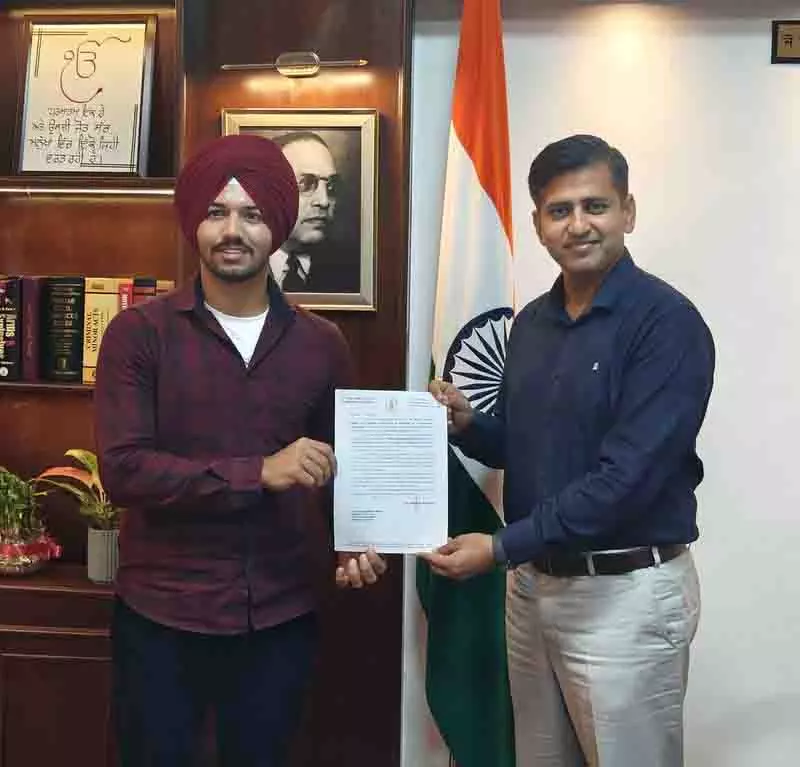 Jalandhar: पुश-अप करने वाले व्यक्ति को नशा-विरोधी अभियान के लिए जिला युवा आइकन नियुक्त किया Jalandhar: पुश-अप करने वाले व्यक्ति को नशा-विरोधी अभियान के लिए जिला युवा आइकन नियुक्त किया