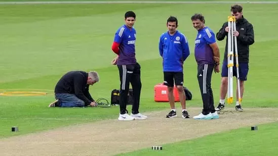 गंभीर ने ठुकराई शिकायत, ओवल स्टाफ ने दी कानूनी कार्रवाई की धमकी गंभीर ने ठुकराई शिकायत, ओवल स्टाफ ने दी कानूनी कार्रवाई की धमकी