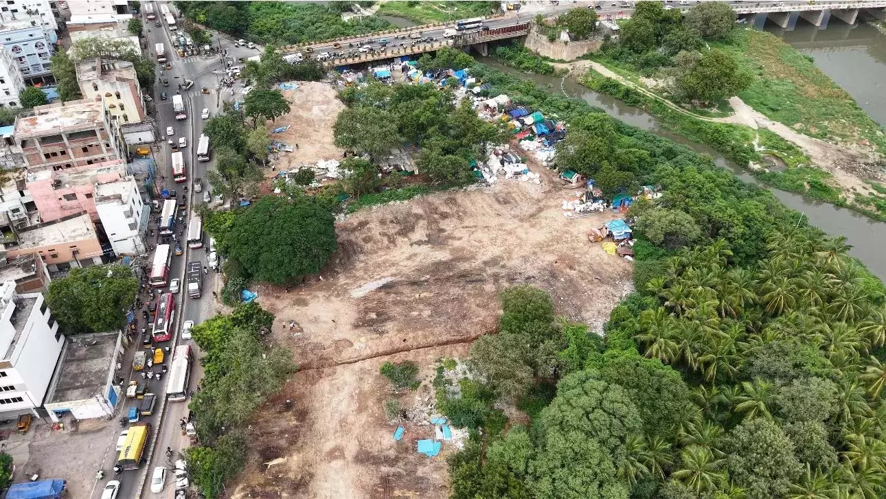 Telangana: हाइड्रा में मुसी नदी के किनारे 9.5 एकड़ से ज्यादा जमीन पर कब्ज़ा किया Telangana: हाइड्रा में मुसी नदी के किनारे 9.5 एकड़ से ज्यादा जमीन पर कब्ज़ा किया