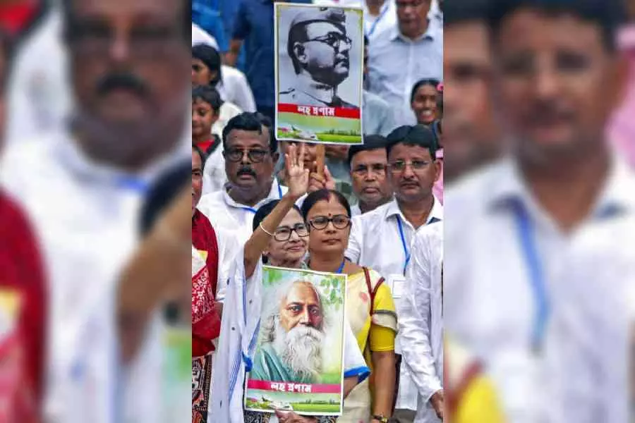 Mamata Banerjee ने दूसरे राज्यों में काम कर रहे 22 लाख प्रवासी श्रमिकों की वापसी की अपील की Mamata Banerjee ने दूसरे राज्यों में काम कर रहे 22 लाख प्रवासी श्रमिकों की वापसी की अपील की