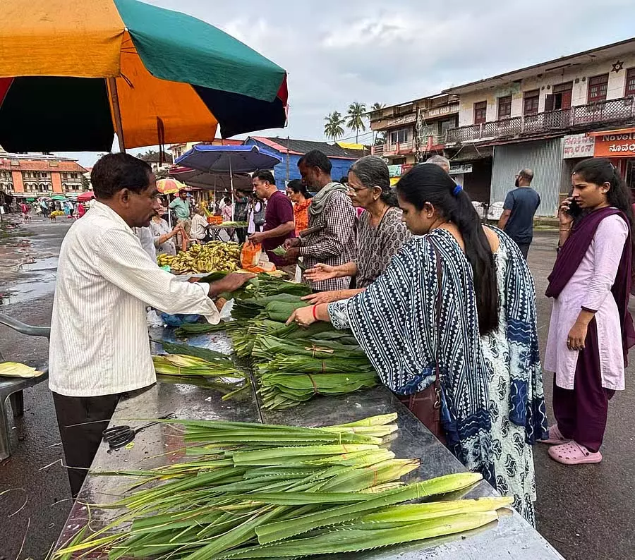 उडुपी में नगर पंचमी उत्सव: हर जगह खरीदारी का दौर उडुपी में नगर पंचमी उत्सव: हर जगह खरीदारी का दौर