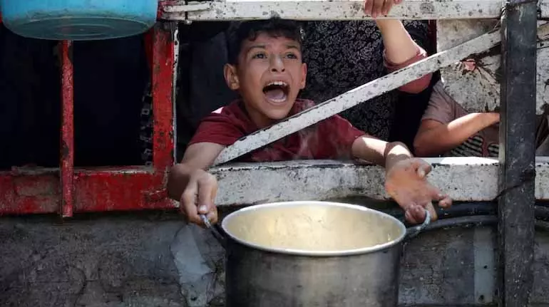 इस समय गाजा पट्टी में अकाल की सबसे खराब स्थिति उत्पन्न हो रही इस समय गाजा पट्टी में अकाल की सबसे खराब स्थिति उत्पन्न हो रही