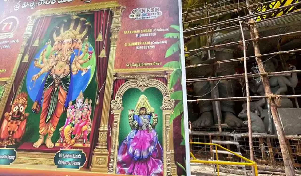 69 फीट ऊंची पर्यावरण-अनुकूल Khairatabad गणेश प्रतिमा पर मिट्टी का काम जोरों पर 69 फीट ऊंची पर्यावरण-अनुकूल Khairatabad गणेश प्रतिमा पर मिट्टी का काम जोरों पर