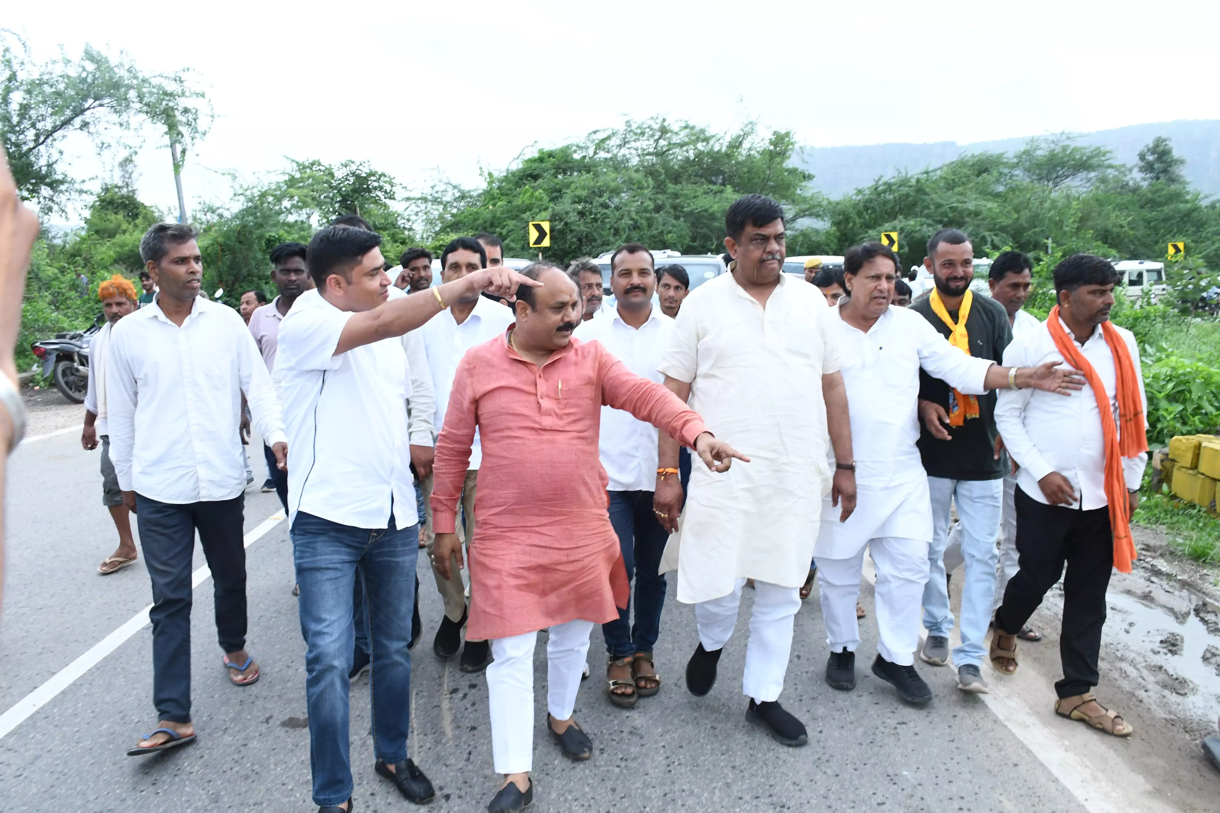 Sawai Madhopur: जमीनी निरीक्षण के बाद पुलिया कार्य में आएगी तेजी: वन मंत्री Sawai Madhopur: जमीनी निरीक्षण के बाद पुलिया कार्य में आएगी तेजी: वन मंत्री