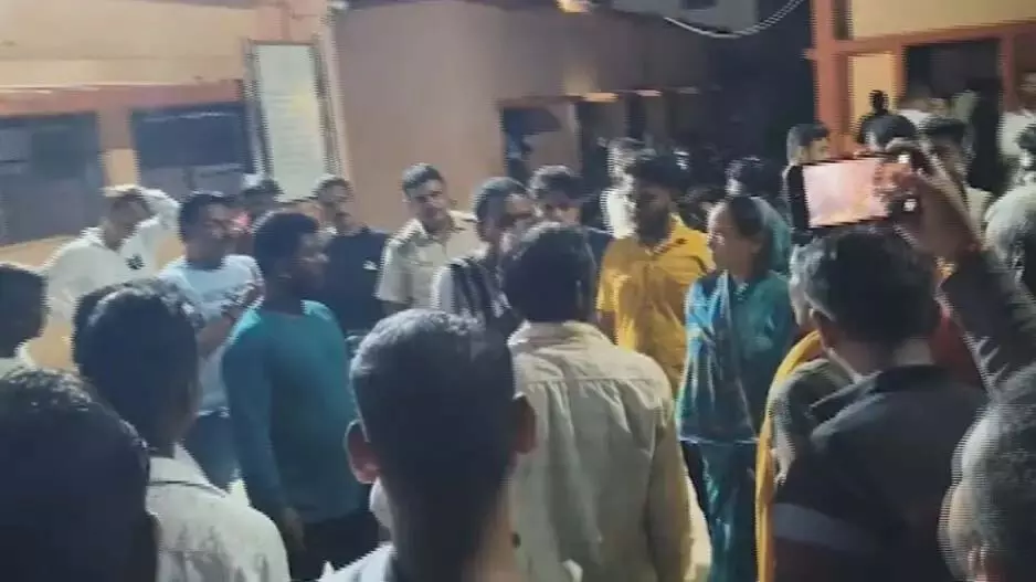 पिपिली में हिंसक झड़प के बाद तनाव, 4 लोग गंभीर रूप से घायल, 2 हिरासत में पिपिली में हिंसक झड़प के बाद तनाव, 4 लोग गंभीर रूप से घायल, 2 हिरासत में