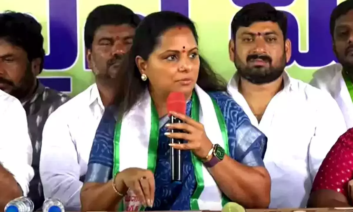 Telangana: कविता बीसी विधेयक के कार्यान्वयन के लिए 72 घंटे का उपवास करेंगी Telangana: कविता बीसी विधेयक के कार्यान्वयन के लिए 72 घंटे का उपवास करेंगी